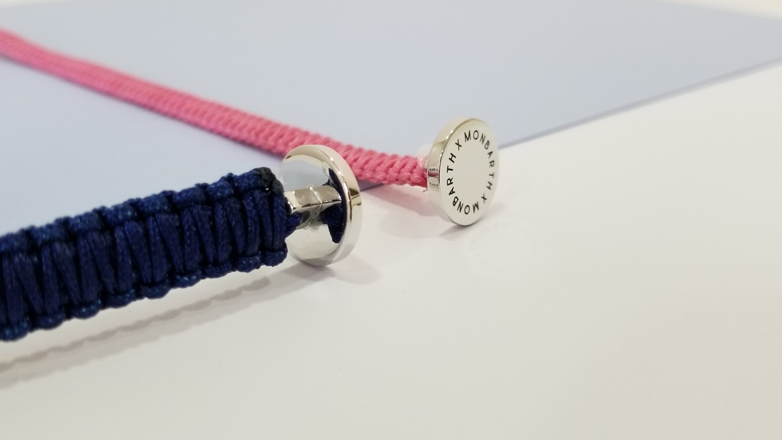 Bracelet in macramé with 925 silver parts engraved.